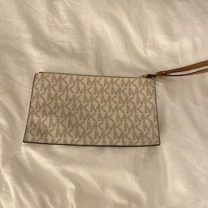 Michael Khors wristlet